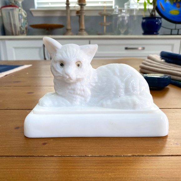 Westmorland White Milk Glass Cat w/ blue Glass Eyes Butter Dish Top Only - Picture 1 of 9